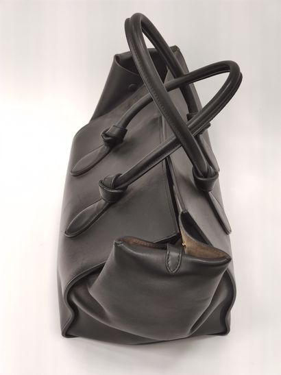 
CELINE TIE grand modèle




Sac en cuir...