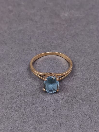 BAGUE en or jaune 750° ornée d'une topaze...