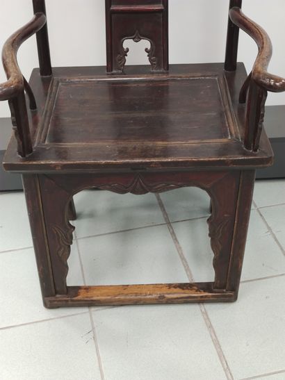 CHINE

Fauteuil de dignitaire en bois à dossier...