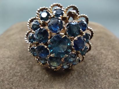 BAGUE en or 14kt ornée de pierres bleues

Poids...