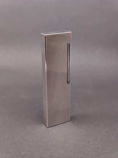 DUPONT

Briquet en metal argenté guilloc...