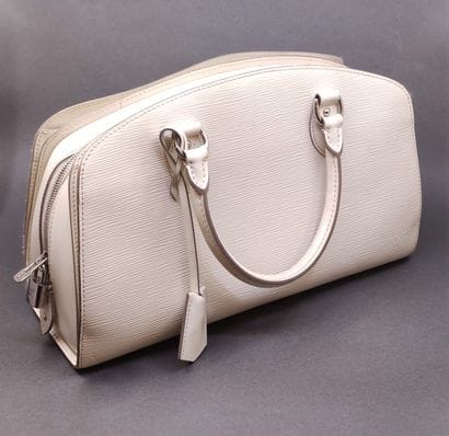 LOUIS VUITTON 

Sac bowling cuir épi bla...