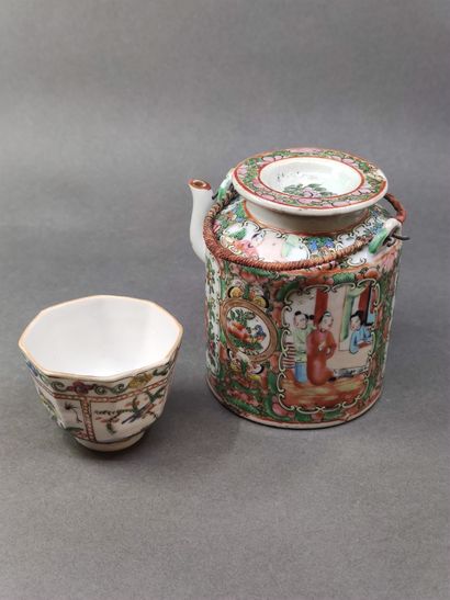 CHINE

Théière et bol de Canton 

Porcelaine...