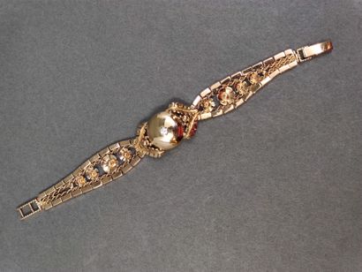 BRACELET en or jaune 750° orné d'un diamant...