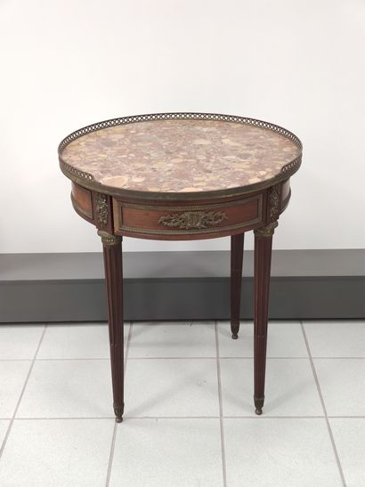 Table bouillote de forme ronde, en acajou...