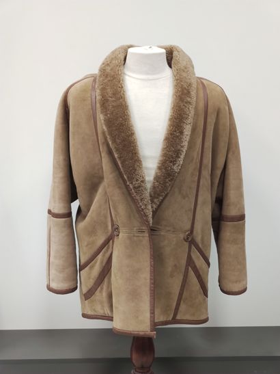 MANTEAU en daim

Taille 40