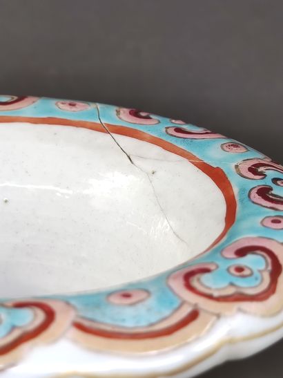 
CHINA, Canton - 19th century
A pair of polychrome...