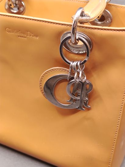 
CHRISTIAN DIOR Lady




Sac à main en cuir...