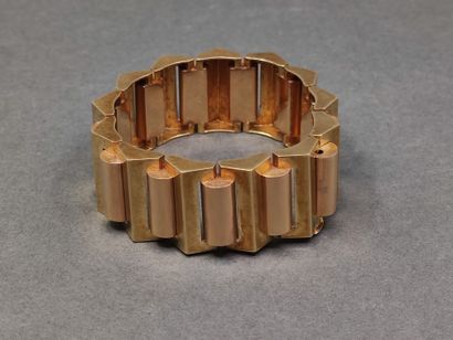 TRAVAIL Français

IMPORTANT bracelet tank...