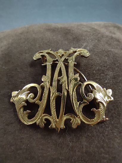 TRAVAIL Français 

Broche en or jaune 750°...