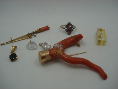 4 Pendentifs Or, pierres et divers 9,49 g...
