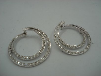 1 Paire boucles Or gris et diamants 7,86...
