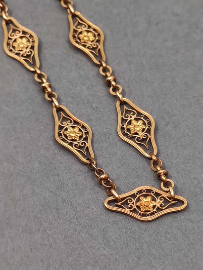 COLLIER en or jaune 750° maille ovale filigrannée...
