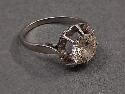 BAGUE en platine ornée d'un diamant taille...