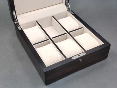 BOITE de présentation de montres à 6 compartiments,...