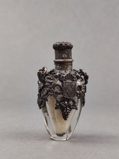 FLACON à sel en verre et métal à décor de...