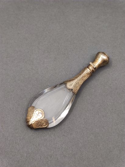 FLACON à sel en verre, bouchon en vermeil...