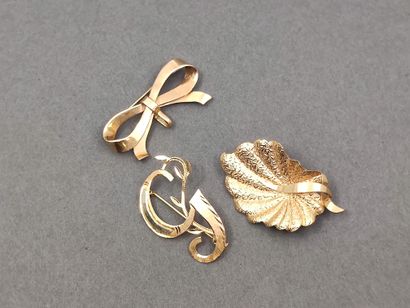LOT d'or 750° comprenant :

Trois broches...