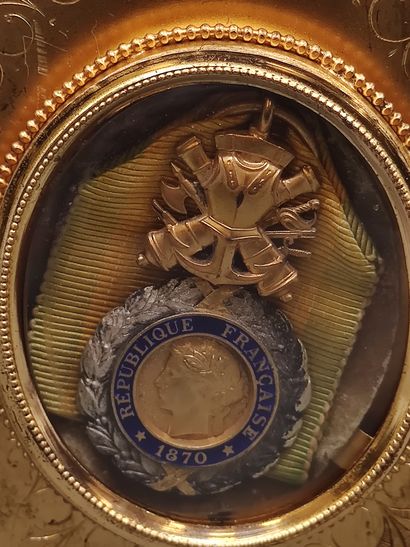 MEDAILLE militaire en argent 1870, trophée...