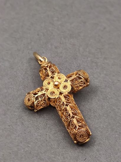 CROIX en or jaune 750° filigrannée

Poids...