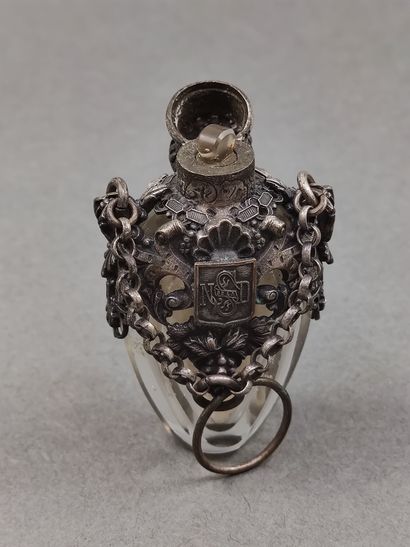 FLACON à sel en verre et métal à décor de...