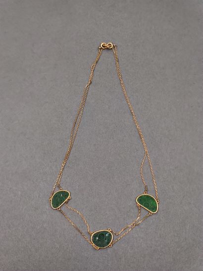 COLLIER colerette ornée de trois jade sculptée

Poids...
