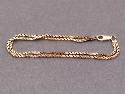 
LOTd'or 750 comprenant : 




Bracelet maille...