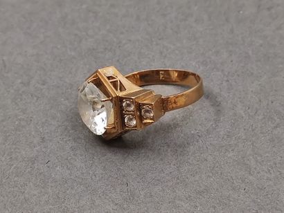 BAGUE en or jaune 750° ornée de pierres blanches

Poids...