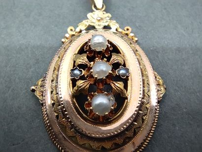
PENDENTIF en or rose et vert serti de perles...