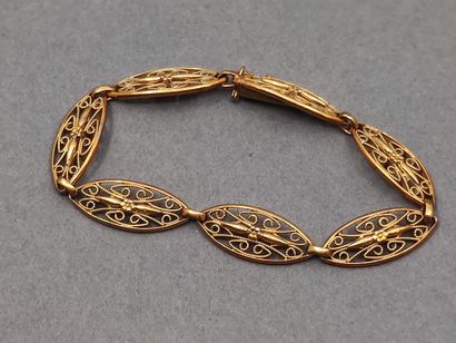 COLLIER en or jaune 750° maille ovale filigrannée...