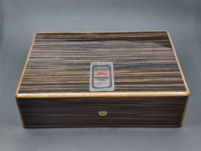 BOITE de présentation de montres en bois...
