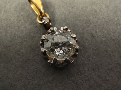 
PENDENTIF en or jaune et gris 750° ornée...
