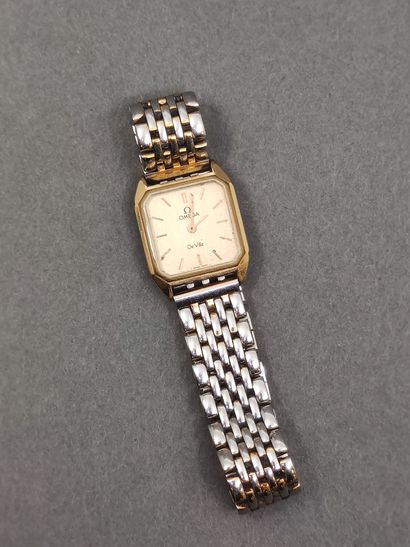 
OMEGA DE VILLE




Montre en métal doré,...
