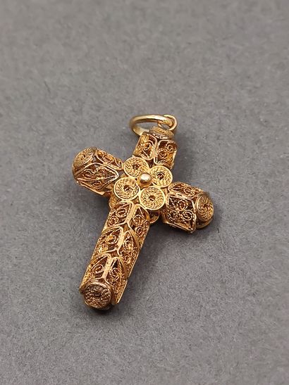 CROIX en or jaune 750° filigrannée

Poids...