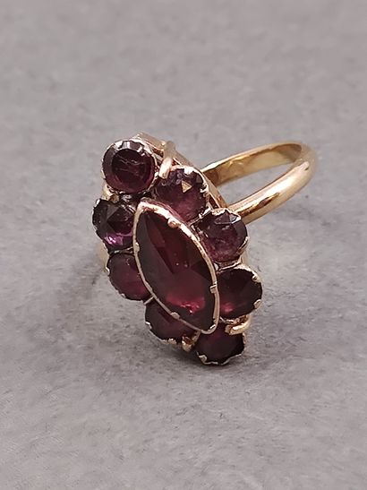 
BAGUE marquise en or jaune 750° ornée de...