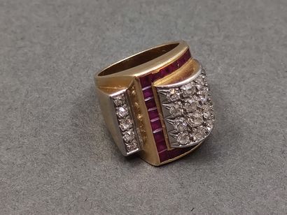 BAGUE tank en or deux tons ornée de quatre...