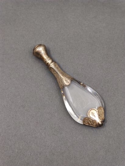 FLACON à sel en verre, bouchon en vermeil...