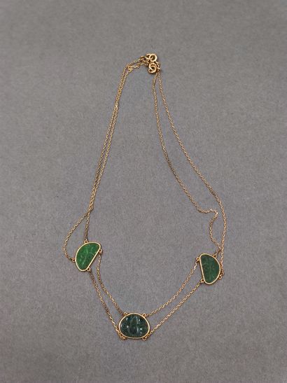 COLLIER colerette ornée de trois jade sculptée

Poids...