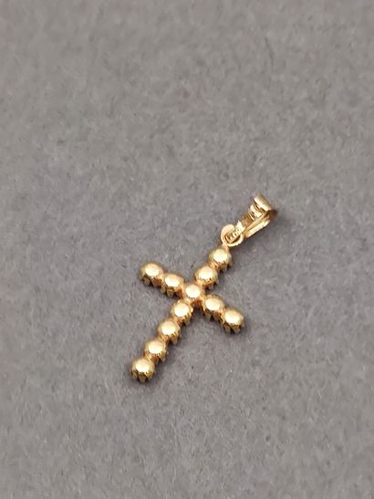 CROIX en or jaune 750° ornée de pierres bleues...