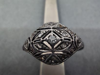 
Bague en or jaune 14kt à décor de dragon...
