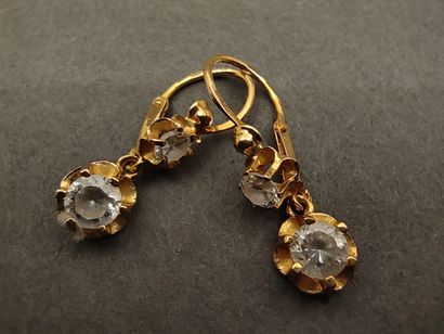 PAIRE DE boucles d'oreilles en or jaune 750°...
