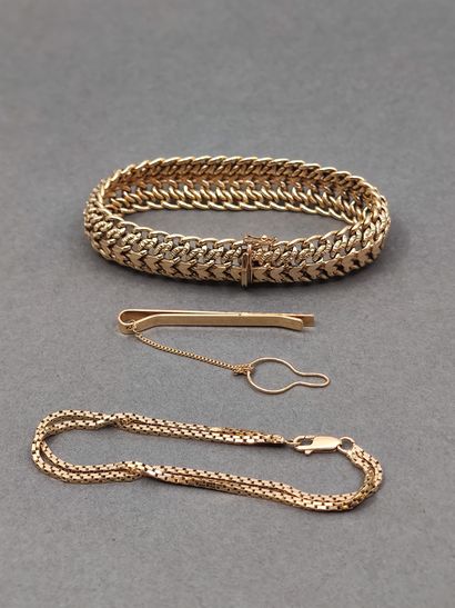 
LOTd'or 750 comprenant : 




Bracelet maille...