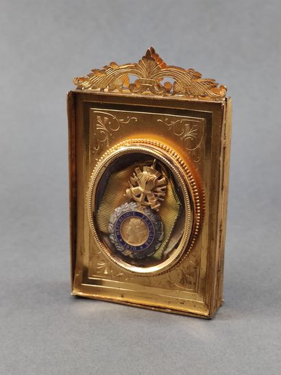 MEDAILLE militaire en argent 1870, trophée...