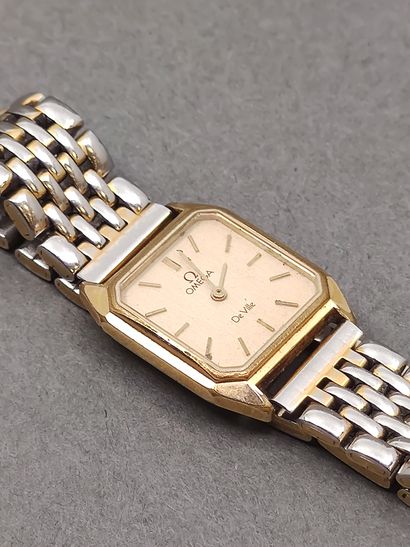 
OMEGA DE VILLE




Montre en métal doré,...