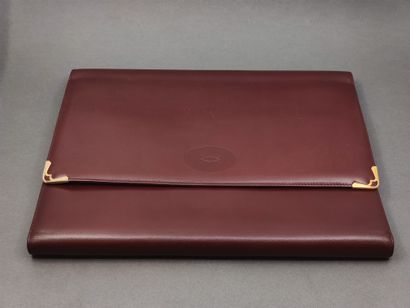 MUST DE CARTIER 

Stylo plume en métal doré...