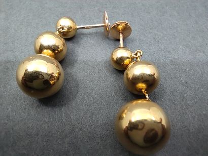 PAIRE de pendants d'oreille en or jaune 750°...