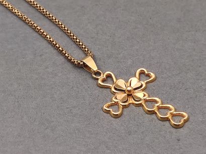 CROIX en or jaune 750 millièmes et sa chaine

Poids...