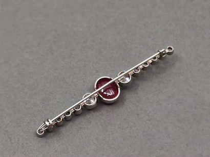 
BROCHE barrette en or gris 750° ornée d'un...