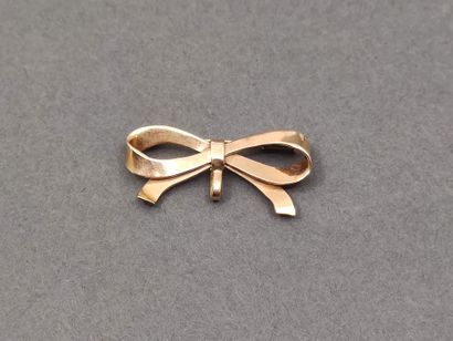 LOT d'or 750° comprenant :

Trois broches...