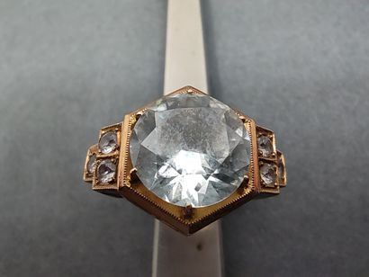 BAGUE en or jaune 750° ornée de pierres blanches

Poids...